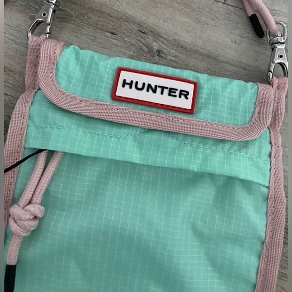 Hunter Original Packable Phone Pouch Mint Green / Pink Trim - Picture 2 of 6